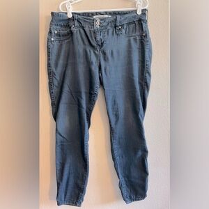 Torrid Denim size 16 Short Women's Blue‎ Jeans